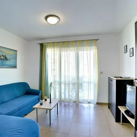 Apartment Modernes Mit Drei Balkonen Mit Meerblick, In Der Naehe Des Strandes Und Des Zentrums, Mit Einem Gemeinschaftlichen Partyraum