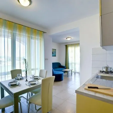 Modernes Mit Drei Balkonen Mit Meerblick, In Der Naehe Des Strandes Und Des Zentrums, Mit Einem Gemeinschaftlichen Partyraum Apartment Liznjan